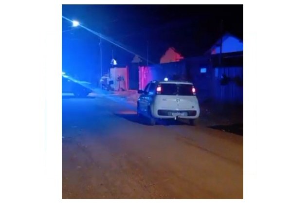 Taxista é executado dentro de carro