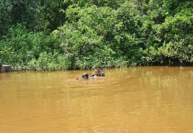 Bombeiros fazem buscas por jovem que caiu em rio durante pescaria com amigos