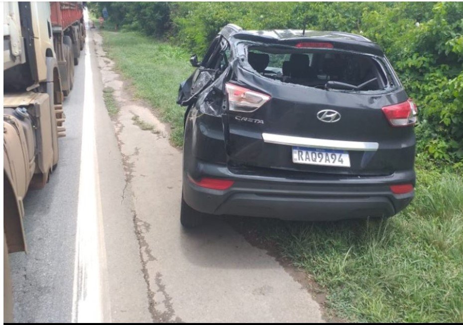 Acidente destrói carro em rodovia de MT; mãe e bebê ficam feridos