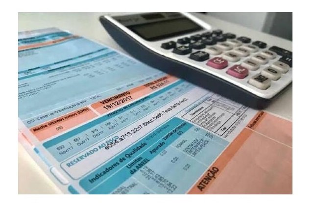 Conta de energia elétrica fica mais barata pela primeira vez em nove meses