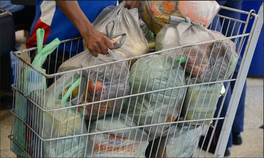Consumo doméstico cresce 3,04% em 2021, mostra pesquisa