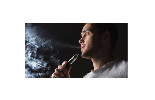 Cigarro eletrônico pode fazer com que você tenha mais sintomas de covid; saiba por quê