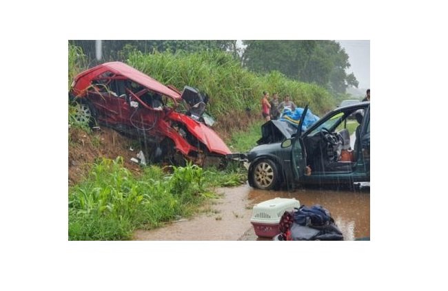 Colisão frontal entre Fiat e Vectra deixa um morto e 5 feridos