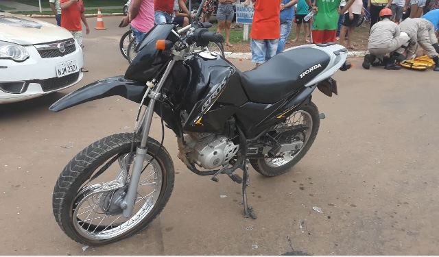 Motociclista em Colíder bate forte na traseira de um Golf. (Vídeos)