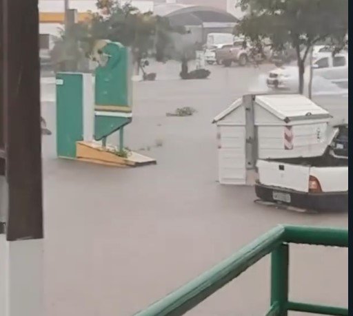 Centro comercial de Sinop a 4ª maior cidade de MT fica embaixo d'água