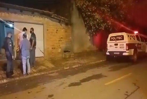 Mulher é assassinada enquanto tomava banho em MT