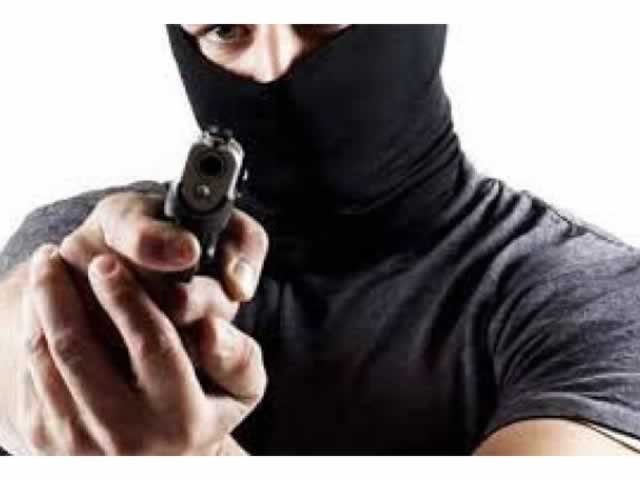 URGENTE: Quadrilha de bandidos em Colíder rendem família, praticam roubo deixando as vitimas amarradas.