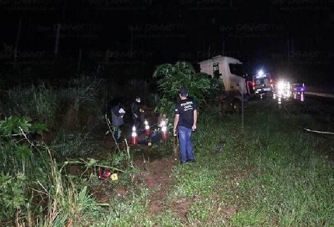 Motociclista de 53 anos morre após colidir de frente com caminhão na BR-163