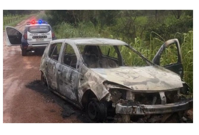 Corpo carbonizado é encontrado no porta-malas de carro