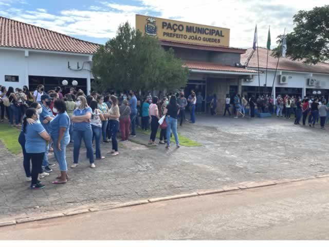 URGENTE: Trabalhadores da educação de Colíder, estão indignados com a atual gestão do Maninho, em relação do reajuste. (Vídeo)