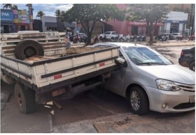 Idoso é atropelado pelo próprio veículo quando tentava reparo