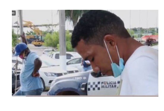 Homem esfaqueia amigo por mandar mensagens para sua mulher em Cuiabá; veja vídeo