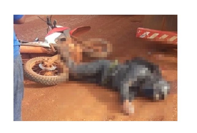 Policial fica gravemente ferido ao bater moto em carreta em MT