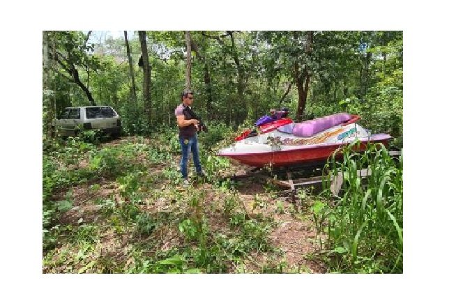 Em mata, Polícia recupera carro, moto e até jet sky roubados