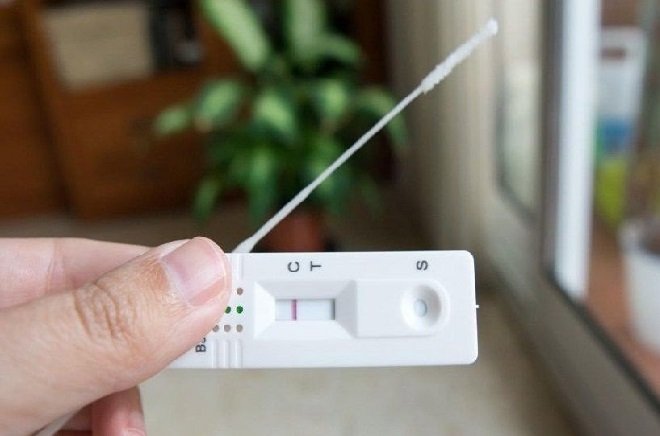Anvisa autoriza o primeiro autoteste de covid-19 que faz uso da saliva