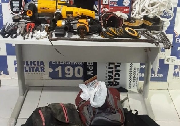 Polícia frustra tentativa de furto em agência bancária, dois são detidos com materiais