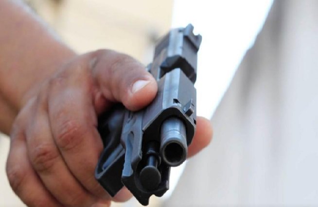 Homem leva tiro no pescoço durante festa em casa