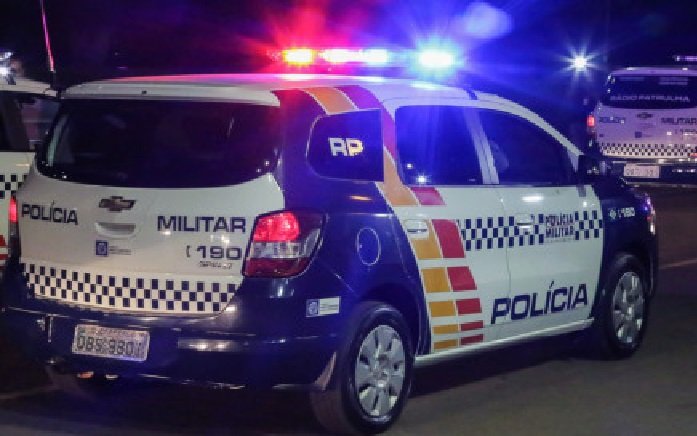 Transtornada, mulher morde PM e danifica delegacia em MT