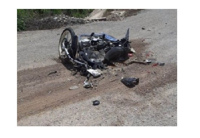 Motociclista morre ao colidir com carreta em rodovia de MT