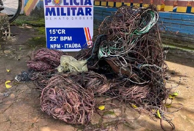 Dupla com passagens pela Polícia é detida por furto de aproximadamente 70 kg fios de energia