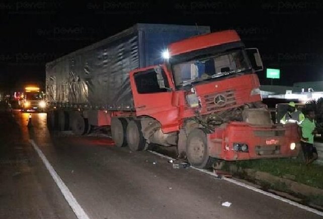 Caminhoneiro se envolve em acidente e acaba tendo a carteira e o celular furtados na BR-163
