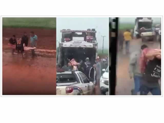 Caminhão carregado de carne é saqueado por populares após tombar na BR-364