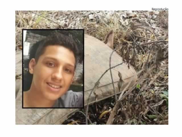 Jovem é achado morto debaixo de colchão em terreno baldio