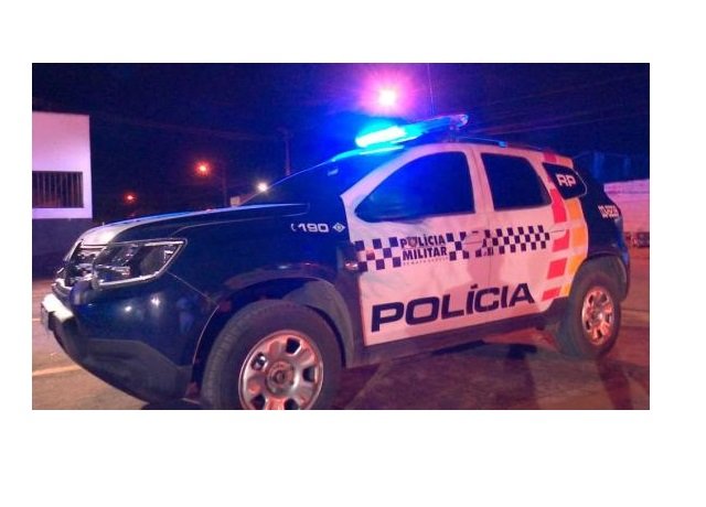 Homem cerca e ameaça matar alunos a caminho da escola