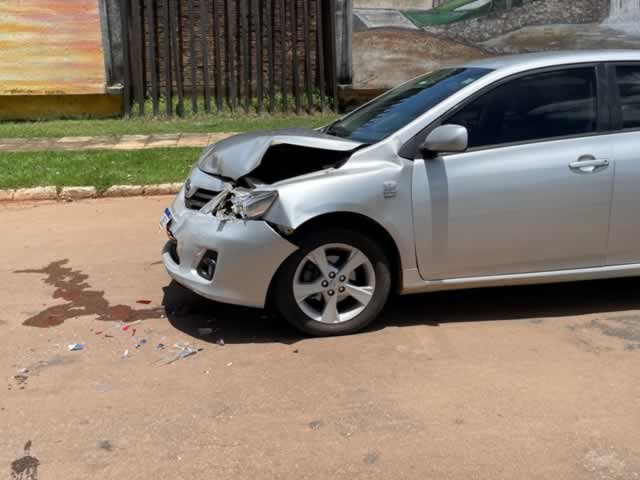 Corolla acaba acertando traseira de Sorento na hora do Rush em Colíder. (Video)