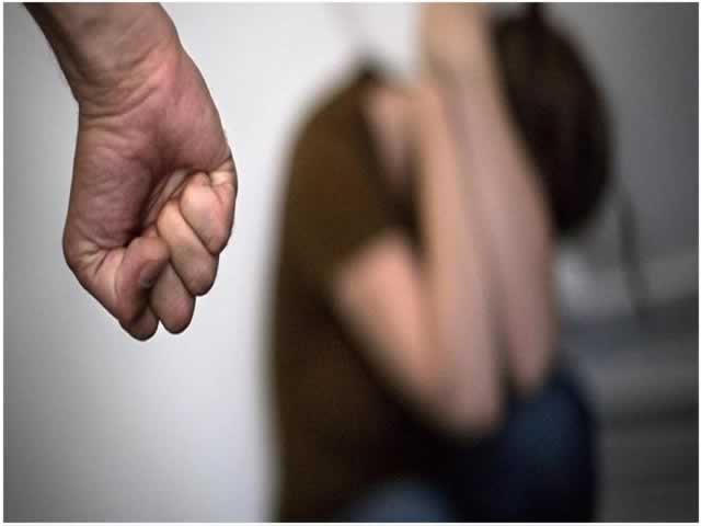 Homem em Colíder ameaça mulher de morte derrubando-a com a filha do casal de apenas 3 meses.