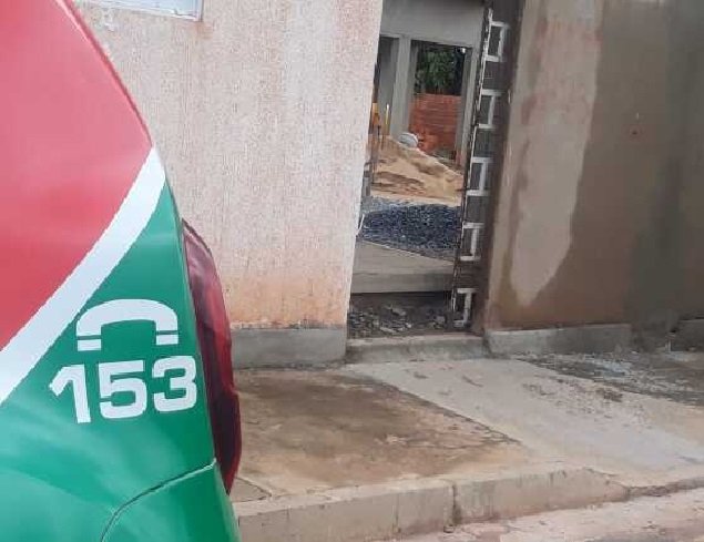 Homem é encontrado morto em cima da cama