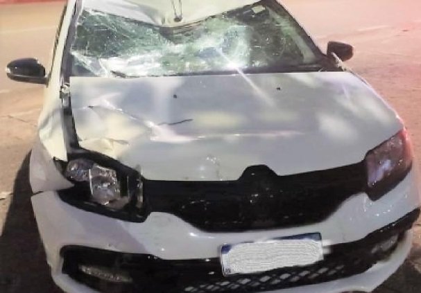 Menino de 12 anos morre atropelado por Sandero na saída da escola