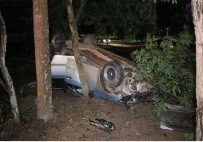 Durante discussão com a esposa, homem puxa freio de mão e veículo capota em MT