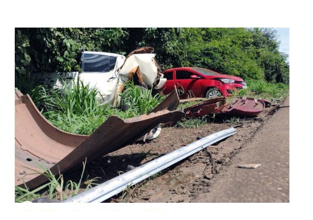 Engavetamento com carreta e outros quatro veículos interdita BR-163
