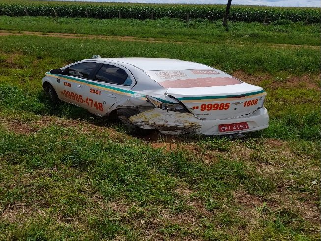 Táxi se envolve em grave acidente na BR-163