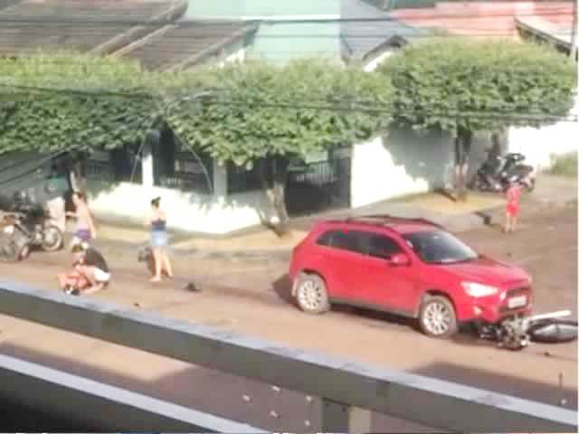 Em Colíder mulher tem fratura exposta na perna após ser colhida em acidente frontal com SUV. (Fotos)