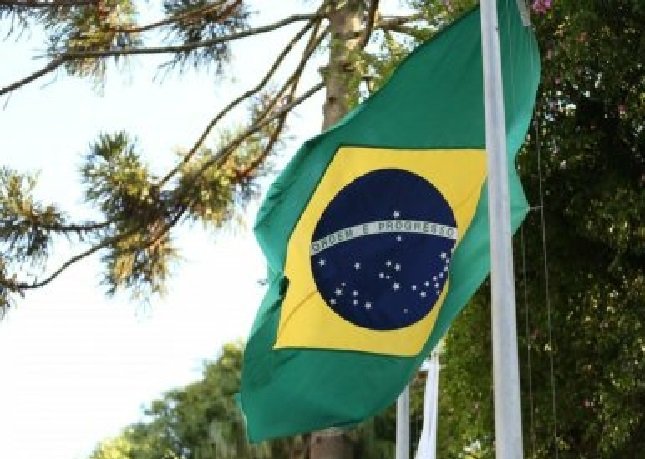 MT obriga hasteamento da Bandeira Nacional nas escolas