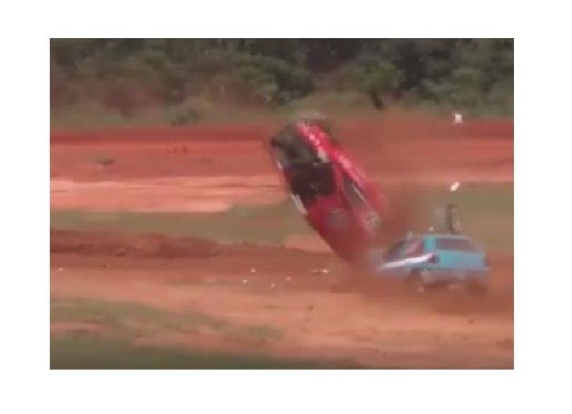 Vídeo flagra acidente impressionante em competição automobilística em MT