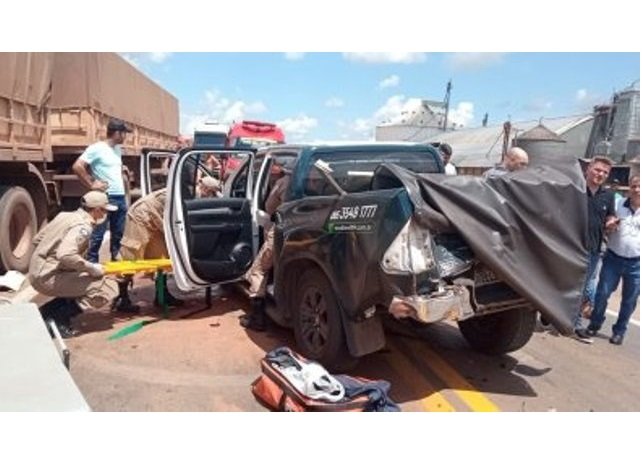 Motorista de caminhonete fica ferido em acidente na BR-163