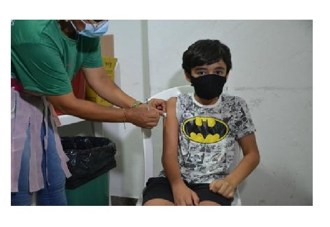 Em 3 meses, Brasil ainda não vacinou metade das crianças contra a covid