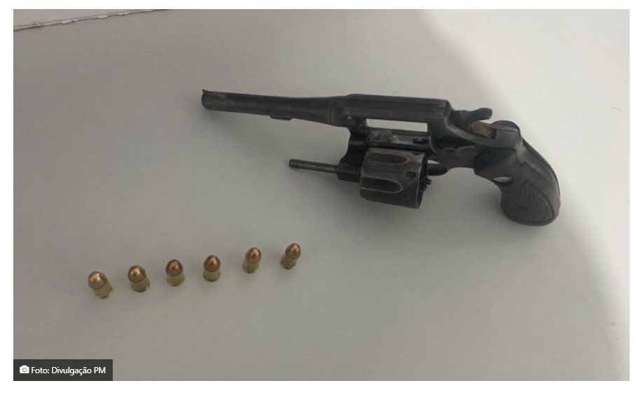 Homem é detido por porte ilegal de arma e conduzir veículo sob influência de álcool