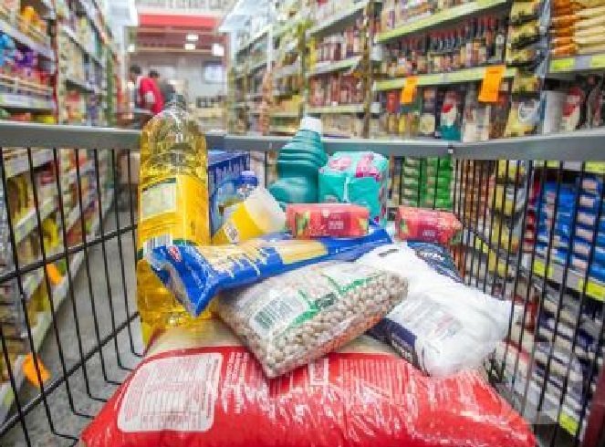 Crise faz população mudar hábitos e cortar consumo até na alimentação