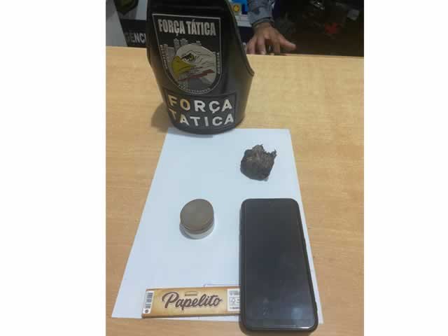 Namorado em Colíder esconde drogas em vestes de mulher que acaba detida.