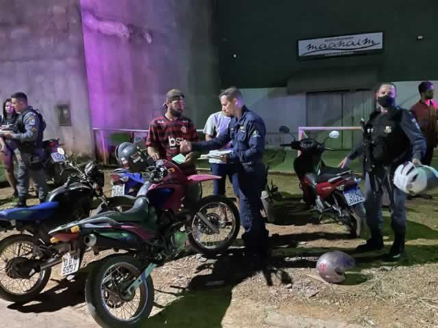 Forças de segurança de Colíder conseguem tirar de circulação 23 motos e um homem com mandado de prisão em aberto. (Vídeo)