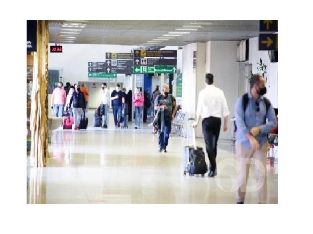 Passageiro ganha indenização de R$ 5 mil por ficar 13h em aeroporto