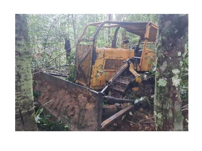 Batalhão Ambiental apreende dois tratores e prende homem por desmatamento ilegal
