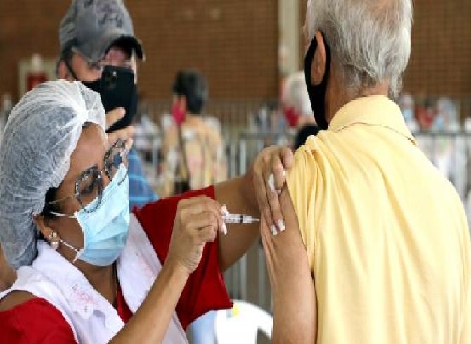 SES alerta para importância de idosos e profissionais da saúde se vacinarem contra Influenza