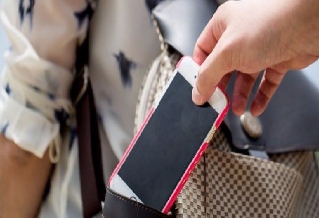 Aluna tem celular furtado durante oração na escola em MT