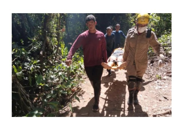 Jovem está em estado grave depois de cair de cachoeira em MT