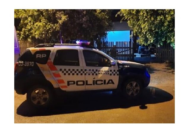 Criminoso de moto passa atirando em jovens em ruas de MT